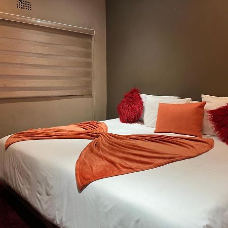 Maponya Guest House Pimville Екстер'єр фото