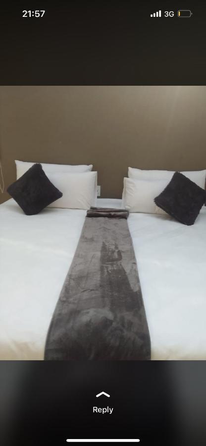 Maponya Guest House Pimville Екстер'єр фото