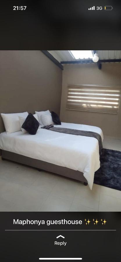 Maponya Guest House Pimville Екстер'єр фото