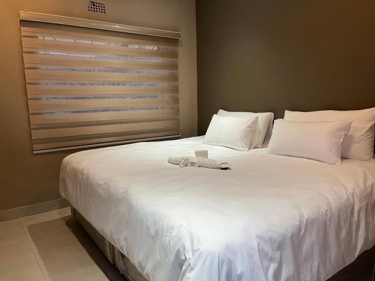 Maponya Guest House Pimville Екстер'єр фото