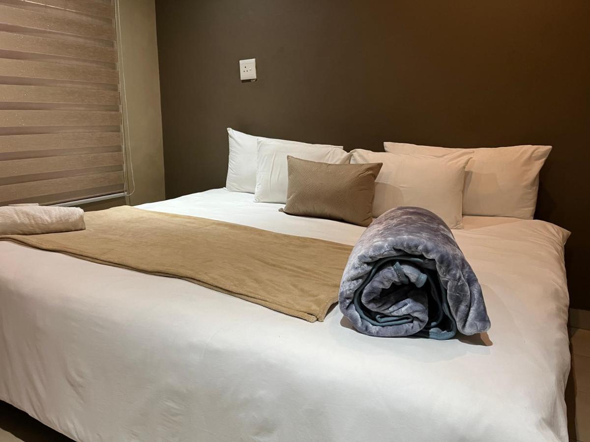 Maponya Guest House Pimville Екстер'єр фото